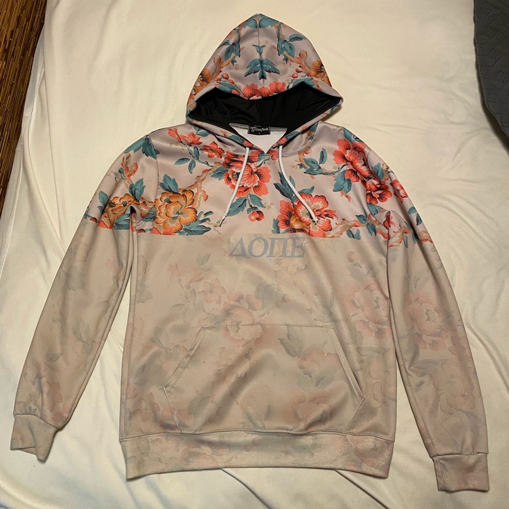 Getonfleek unisex size small hoodie in a cream color with floral .